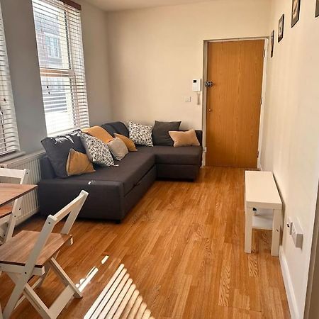 2 Bedroom Apartment In Se13 Лондон Екстер'єр фото