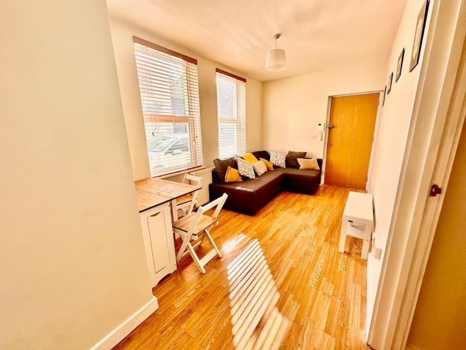 2 Bedroom Apartment In Se13 Лондон Екстер'єр фото